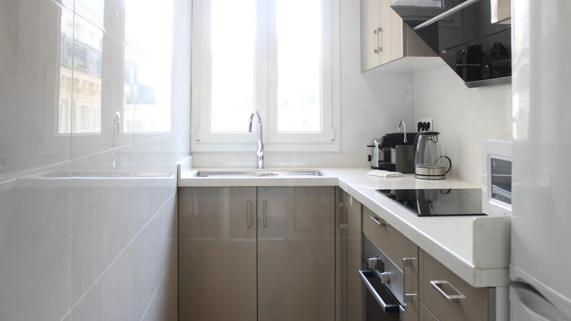 Charming Family T3 In The 10Th Apartment Paris France